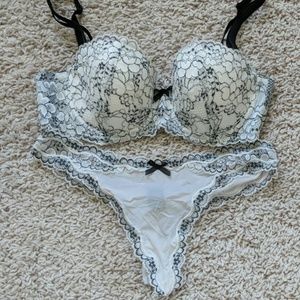 Victoria's Secret bra w/matching thong